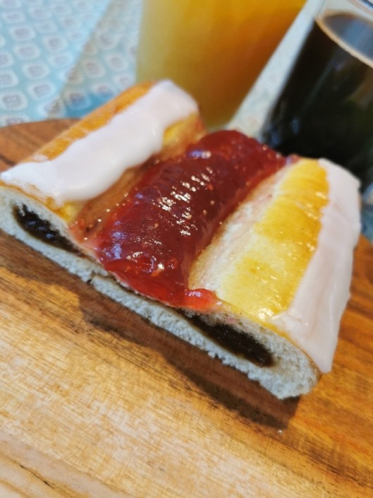 Overskåren m. syltetøj